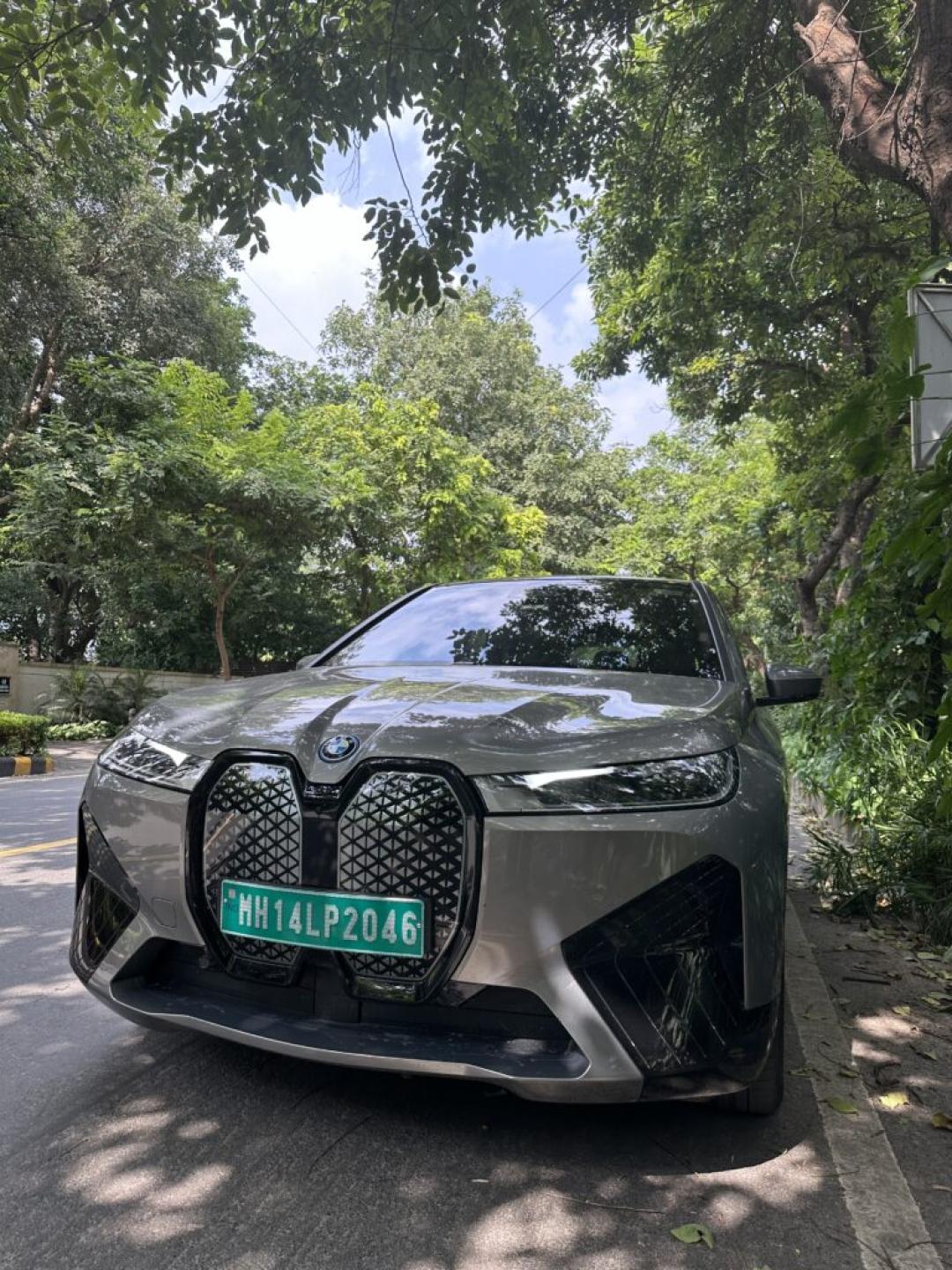BMW iX xDrive50: A bold leap into the future of electric luxury